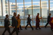 Его Святейшество Далай-лама направляется в конференц-центр «Пасифико Йокогама» в начале заключительного дня учений. Йокогама, Япония. 15 ноября 2018 г. Фото: Тензин Чойджор.