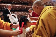 По завершении учений Его Святейшество Далай-лама благодарит организаторов. Йокогама, Япония. 15 ноября 2018 г. Фото: Тензин Джигме.