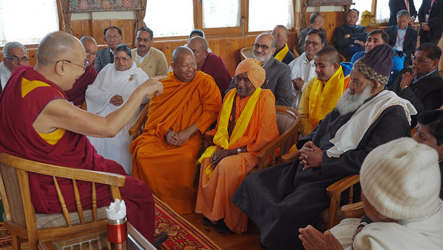 Далай-лама встретился с участниками Межрелигиозного форума