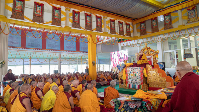 В Бодхгае продолжились учения Далай-ламы по «37 практикам бодхисаттвы» и комментарию к трактату о достоверном познании