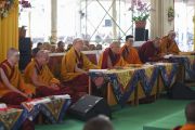 Старшие монахи слушают наставления Его Святейшества Далай-ламы во время посвящения Ямантаки. Бодхгая, штат Бихар, Индия. 26 декабря 2018 г. Фото: Лобсанг Церинг.