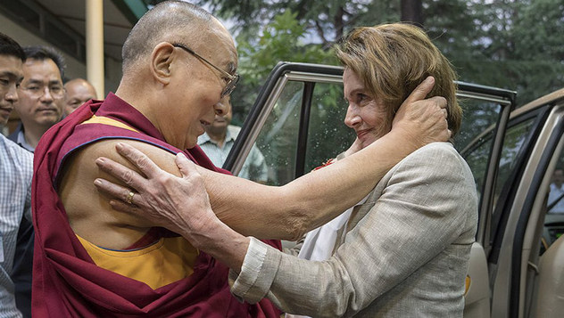 Далай-лама поздравил Нэнси Пелоси с переизбранием на пост спикера палаты представителей конгресса США