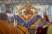 Его Святейшество Далай-лама дарует посвящение долгой жизни согласно практике Белого Херуки из «Цикла учений Манджушри». Бодхгая, штат Бихар, Индия. 30 декабря 2018 г. Фото: Лобсанг Церинг.