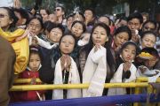 Верующие собрались в надежде увидеть Его Святейшество Далай-ламу, прибывающего на площадку Калачакры. Бодхгая, штат Бихар, Индия. 30 декабря 2018 г. Фото: Лобсанг Церинг.