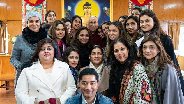Далай-лама побеседовал с представительницами Организации молодых женщин