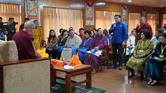 Далай-лама встретился с группой буддистов из Монголии