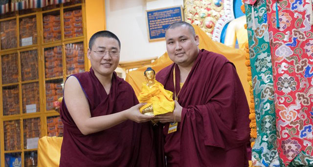Подаренную Далай-ламой статую Будды доставили в Калмыкию