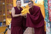 Далай-лама подарил статуи Будды главным буддийским монастырям России