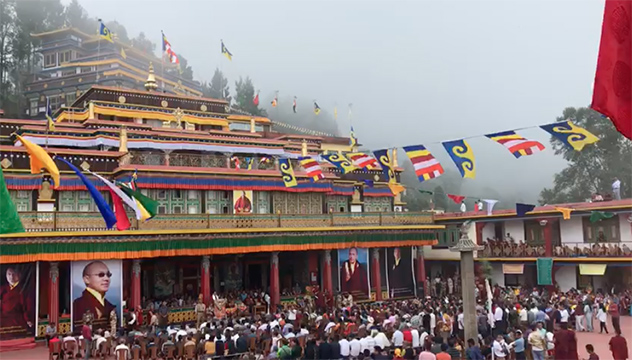 В монастыре Цурпху в Сиккиме отметили день рождения Его Святейшества Кармапы