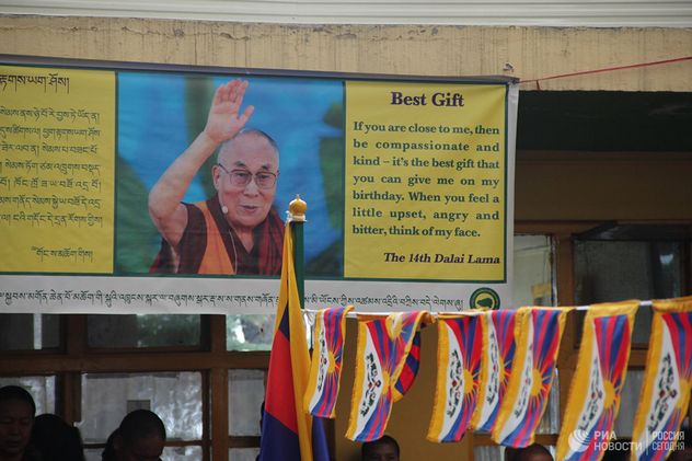 Тысячи буддистов отпраздновали 84-летие Далай-ламы в Дхарамсале