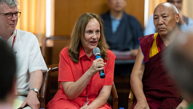 Далай-лама принял участие в научной конференции «Образование человека в третьем тысячелетии»