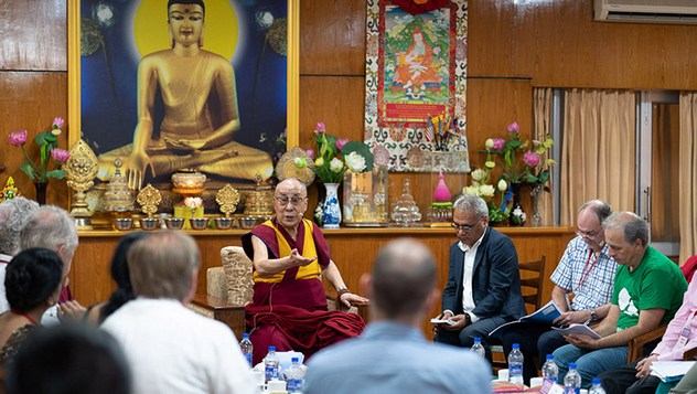 Далай-лама принял участие в научной конференции «Образование человека в третьем тысячелетии»