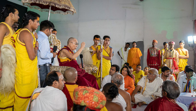 Далай-лама прибыл в ашрам Шри Удасина Каршни
