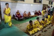 Его Святейшество Далай-лама прибыл на обед со священнослужителями ашрама Шри Удасина Каршни. Матхура, штат Уттар-Прадеш, Индия. 22 сентября 2019 г. Фото: Тензин Чойджор (офис ЕСДЛ).