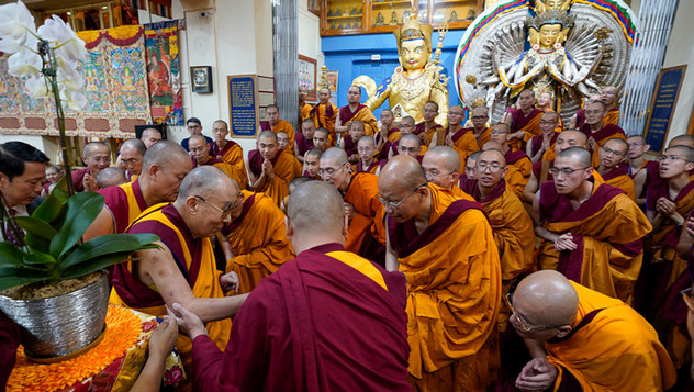 В Дхарамсале состоялся второй день учений Далай-ламы по «Драгоценному ожерелью срединного пути» Нагарджуны