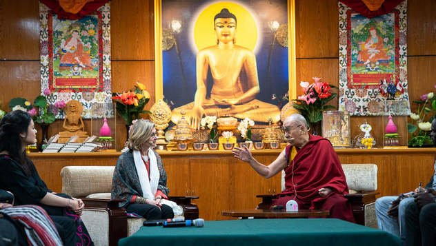 Далай-лама побеседовал с юными миротворцами