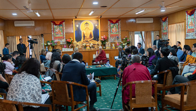 О втором дне диалога Далай-ламы с юными миротворцами
