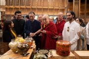 Его Святейшество Далай-лама прибывает на обед в день открытия нового отеля Хаятт в Дхарамсале. Дхарамсала, Индия. 29 октября 2019 г. Фото: Тензин Чойджор (офис ЕСДЛ).