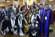 По завершении аудиенции Его Святейшество Далай-лама фотографируется с с участниками Восьмой международной конференции групп поддержки Тибета. Дхарамсала, Индия. 4 ноября 2019 г. Фото: офис ЕСДЛ.