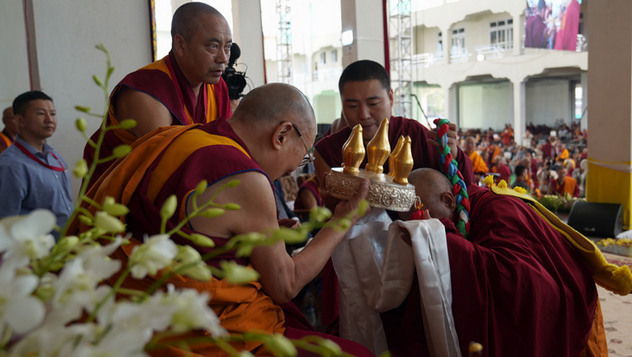 Далай-лама торжественно открыл новый зал для диспутов монастыря Дрепунг Гоманг