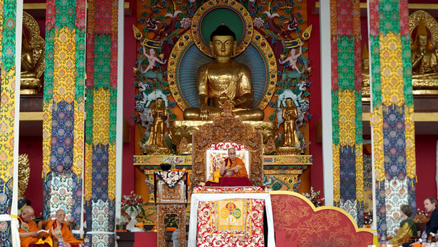 Далай-лама торжественно открыл новый зал для диспутов монастыря Дрепунг Гоманг
