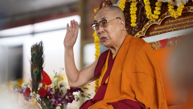 Далай-лама даровал посвящение долгой жизни в монастыре Дрепунг Лоселинг