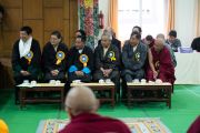 Главы органов исполнительной, законодательной и судебной власти, собравшиеся в Центральной тибетской администрации, слушают обращение Его Святейшества Далай-ламы. Дхарамсала, штат Химачал-Прадеш, Индия. 29 ноября 2019 г. Фото: Тензин Чойджор (офис ЕСДЛ).