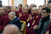 Делегаты 14-й конференции школ тибетского буддизма и традиции бон слушают обращение Его Святейшества Далай-ламы. Дхарамсала, штат Химачал-Прадеш, Индия. 29 ноября 2019 г. Фото: Тензин Чойджор (офис ЕСДЛ).