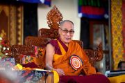 Его Святейшество Далай-лама выступает с обращением во время церемонии празднования 600-летней годовщины ухода в паринирвану Чже Цонкапы. Мундгод, штат Карнатака, Индия. 21 декабря 2019 г. Фото: Лобсанг Церинг.