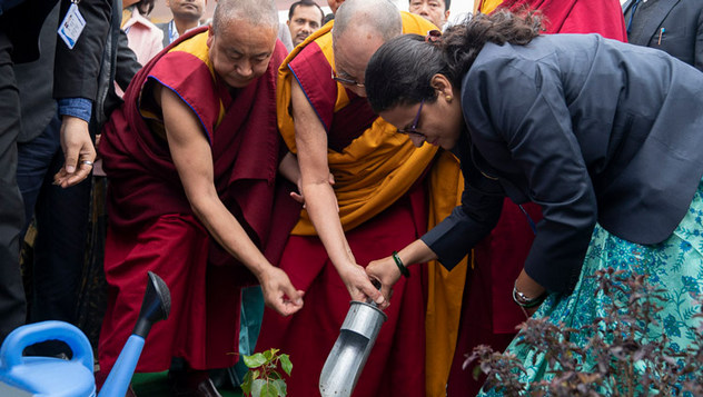 Далай-лама посетил Индийский институт менеджмента в Бодхгае
