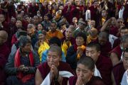 Паломники ожидают прибытия Его Святейшества Далай-ламы в храм Махабодхи. Бодхгая, штат Бихар, Индия. 17 января 2020 г. Фото: Тензин Чойджор.