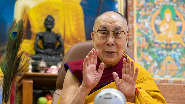 Далай-лама даровал посвящение Авалокитешвары онлайн