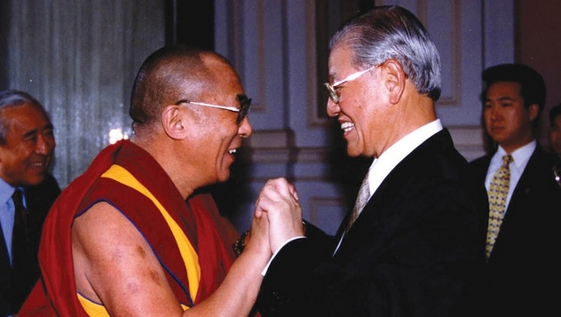 Его Святейшество Далай-лама выразил соболезнования в связи с кончиной экс-президента Тайваня Ли Дэнхуэя