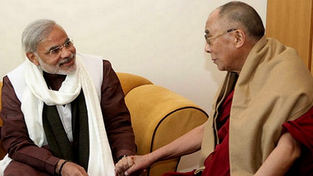 Далай-лама поздравил премьер-министра Индии Нарендру Моди с днем рождения