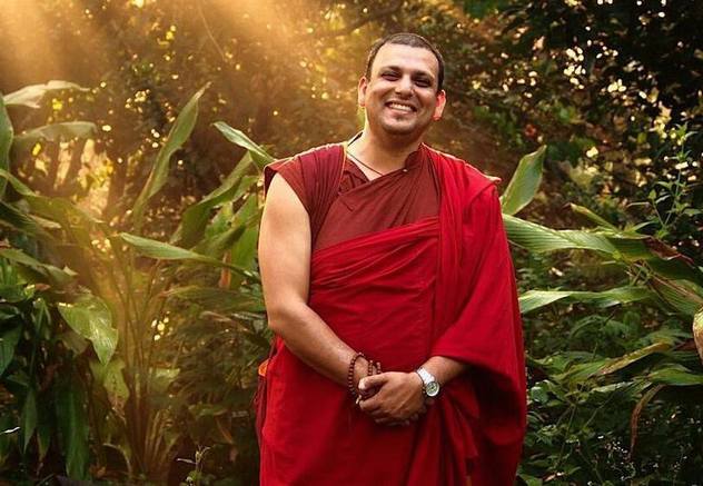 Тензин Приядарши продолжает цикл онлайн-ретритов по сочинению Кхуну Ламы Ринпоче «Драгоценный светильник. Хвала бодхичитте»