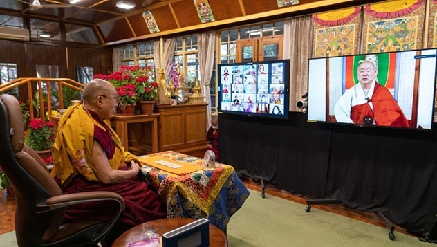 О первом дне учений Его Святейшества Далай-ламы по «Сутре сердца»