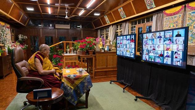 О втором дне учений Его Святейшестве Далай-ламы по «Сутре сердца» для буддистов из Кореи