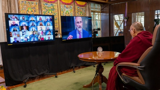 Далай-лама принял участие в диалоге «Лидерство и счастье»