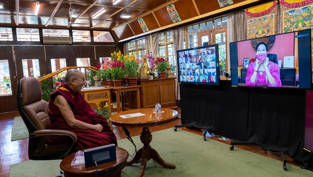 Далай-лама поучаствовал в беседе о лидерстве и сострадании