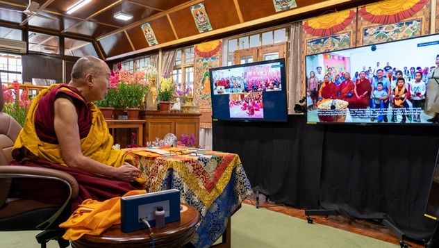 Далай-лама даровал учения по «Обращению к 17 великим пандитам славной Наланды»