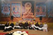 Участники молебна о долголетии Панчен-ламы, собравшиеся в медитационном центре «Будда Шакьямуни» в Новосибирске.