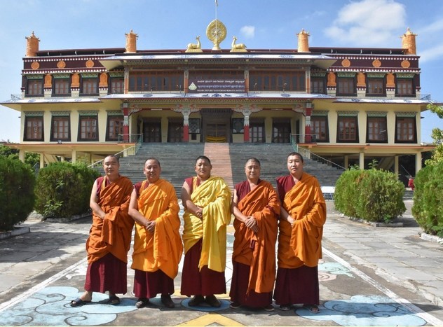 Монахи Дрепунг Гоманга возвращаются к проведению онлайн-ритуалов