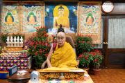 Во время первого дня онлайн-учений, организованных по просьбе буддистов из Азии, Его Святейшество Далай-лама разъясняет содержание трактата Чандракирти «Введение в мадхьямаку» и автокомментария к нему. Дхарамсала, штат Химачал-Прадеш, Индия. 8 сентября 2021 г. Фото: дост. Тензин Джампхел.
