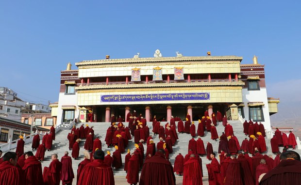 В провинции Цинхай обучение детей в монастырях и внешкольные занятия по тибетскому языку под запретом 