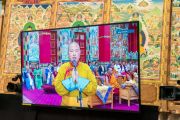 Почетный представитель Его Святейшества Далай-ламы в России, Монголии и странах СНГ Тэло Тулку Ринпоче благодарит Его Святейшество Далай-ламу за дарование учений буддистам России. 5 ноября 2021 г. Фото: дост. Тензин Джампхел.