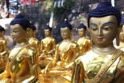 Некоторые из тысячи статуэток Будды, подготовленных для подношения Его Святейшеству Далай-ламе. Фото: ФПМТ.