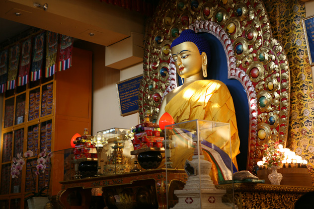 Главный храм Дхарамсалы открыл свои двери для посетителей