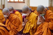 Во время церемонии принятия монашества, организованной в резиденции Его Святейшества Далай-ламы. Дхарамсала, штат Химачал-Прадеш, Индия. 14 марта 2022 г. Фото: дост. Тензин Джампхел.
