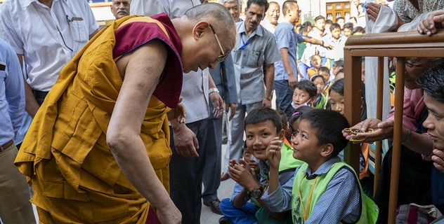 Прямая трансляция. Его Святейшество Далай-лама. Посвящение Тысячерукого Авалокитешвары и учения по «Восхвалению взаимозависимого происхождения»