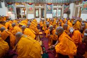Монахи, принимающие обеты гелонга, слушают наставления Его Святейшества Далай-ламы. Дхарамсала, штат Химачал-Прадеш, Индия. 28 мая 2022 г. Фото: дост. Тензин Джампхел (офис ЕСДЛ).